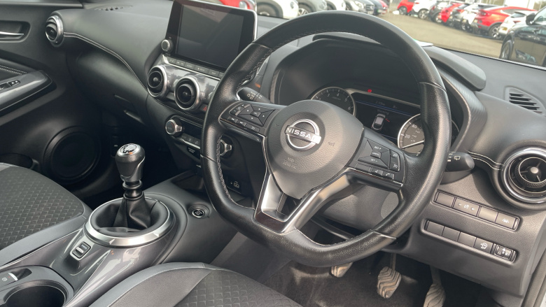 Nissan Juke 1.0 DiG-T 114 N-Connecta 5dr Petrol Hatchback